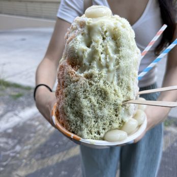 Lahaina Shave Ice - Here's the tea - Matcha, Thai, and Milk Tea - Desserts Near Me - Honolulu, Hawaii