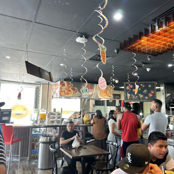 Rakachaka Grill - people eating at a restaurant - Nicaraguan Near Me - Miami, Florida