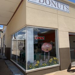 King Donuts - Outside