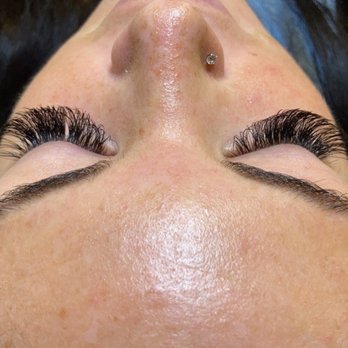 Amazing Lash Studio - These are my lashes after 3 WEEKS!! My retention is amazing (no pun intended) at this studio! - Eyelash Service Near Me - Fort Worth, Texas