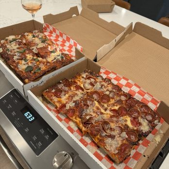 Millie's Glen Arbor - The classic cheese "Formaggi" pizza and "The Millie" pepperoni pizza. - Pizza Near Me - Glen Arbor, Michigan