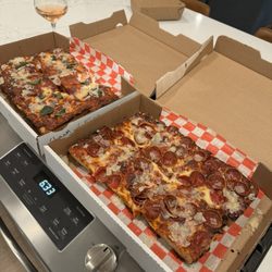 Millie's Glen Arbor - The classic cheese "Formaggi" pizza and "The Millie" pepperoni pizza.