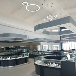 A Cutting Edge Gallery of Jewelry