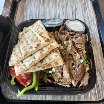 Covo - Plate with steak and all the toppings - Mediterranean Near Me - Bolingbrook, Illinois