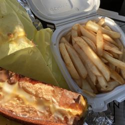 Wee Vill Market - Grilled cheese and fries