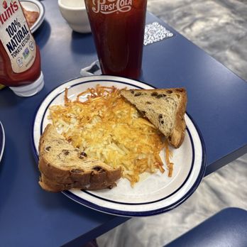 3 Squares Diner - Dawson - Hash browns and raisin toast. - Diners Near Me - Dawson, Georgia 3 Squares Diner - Dawson - Hash browns and raisin toast. - Diners Near Me - Dawson, Georgia