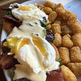 Ellie's Farmhouse - Eggs Bene - Breakfast & Brunch Near Me - Southington, Connecticut