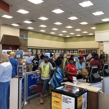 Royal Farms - BUSY on opening day! - Chicken Shop Near Me - Virginia Beach, Virginia