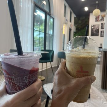 Le Plug Protein House - Tres berries and coffee frappe! - Coffee & Tea Near Me - Davie, Florida Le Plug Protein House - Tres berries and coffee frappe! - Coffee & Tea Near Me - Davie, Florida