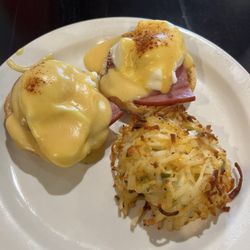 Bon Appetit Cafe - Egg Benedict