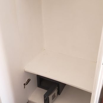 Kelly's Hotel - Closet and in room safe - Hotels Near Me - Dublin, D