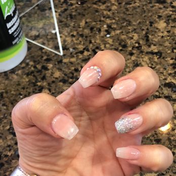 Nails Image - Color: perfect match gel colors la princesse and paloma mixed. Glitter: the best gel polish #154 and sakura gel polish s125 mixed. - Nail Salons Near Me - Wilmington, Delaware