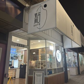 Dots Boba - Outdoor ambiance - Bubble Tea Near Me - San Francisco, California Dots Boba - Outdoor ambiance - Bubble Tea Near Me - San Francisco, California