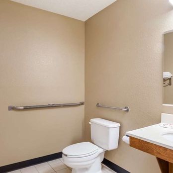 Super 8 by Wyndham Amsterdam - Guest room bath - Hotels Near Me - Amsterdam, New York Super 8 by Wyndham Amsterdam - Guest room bath - Hotels Near Me - Amsterdam, New York