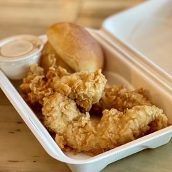 Ezell's Famous Chicken - Chicken Tenders (Small) - IG: @nelson_eats