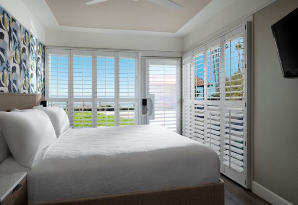 Diamond Head Inn - A hotel room with an ocean view in Pacific Beach, offering a relaxing place to unwind and enjoy the scenery. - San Diego, CA