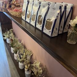 Bloombar - Selling snacks