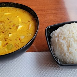 Pad Thai - Vegetable and Tofu Yellow curry