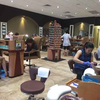 Megan's Nails - Wide view of salon. - Nail Salons Near Me - Memphis, Tennessee