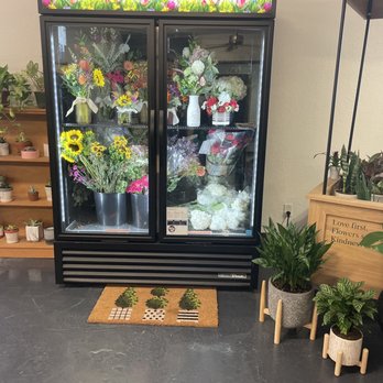 Argyle Party and Gift - Floral case - Bakeries Near Me - Argyle, Texas
