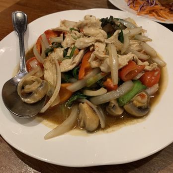 Lanna Thai - Holy Basil with Chicken - Thai Near Me - Everett, Washington Lanna Thai - Holy Basil with Chicken - Thai Near Me - Everett, Washington