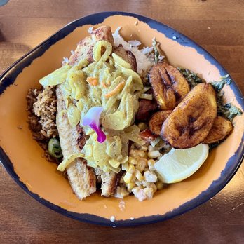 Baobab Fare - Samaki: flaky and perfectly seasoned fish, corn salad, creamed spinach, fried plantains and half of each rice. - Coffee & Tea Near Me - Detroit, Michigan