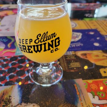 OffRhodes Craft Beer Station - The Altstadt Hefeweizen - Beer Bar Near Me - New Braunfels, Texas