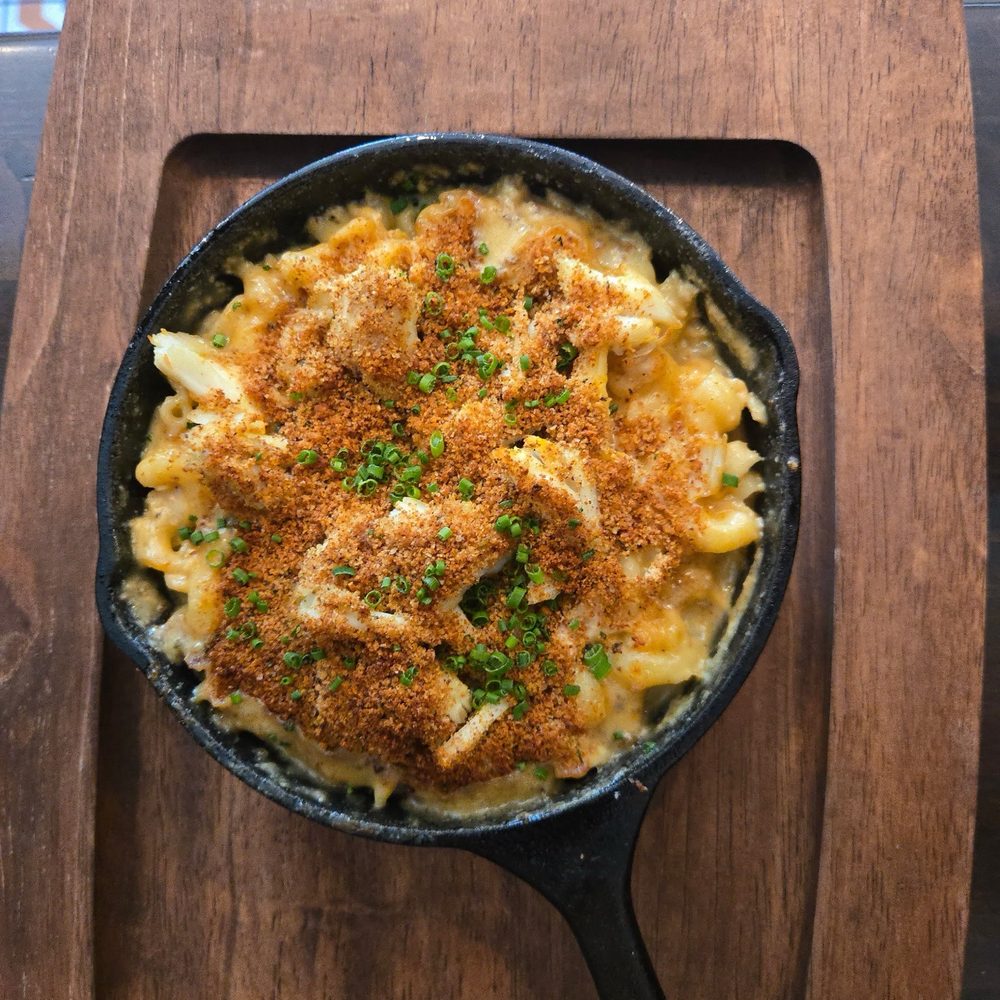 Mac and cheese with chicken and crab Mac and cheese with chicken and crab
