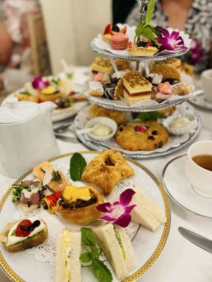 Tea Rose Garden by null