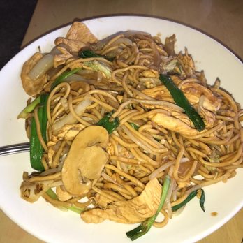 Dumpling Inn - Chicken chow mein - Chinese Near Me - San Diego, California