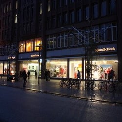 SportScheck - Eigentlich kennt man den Laden aus München. Foto: fbt