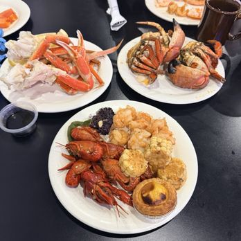Ichiban Buffet - Steamed snow crab, braised rock crab, boiled crawfish, coconut shrimp, black sticky rice, egg tart (mine was almost hollow though) - Seafood Near Me - Gardena, California
