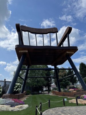 WORLD’S LARGEST ROCKING CHAIR - Updated December 2025 - 113 Photos & 37 ...