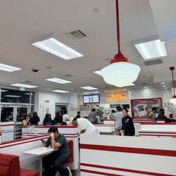 In-N-Out Burger - Dine-in!