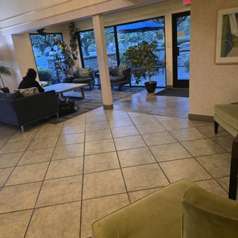 Maple Tree Inn - Lobby - Hotels Near Me - Sunnyvale, California