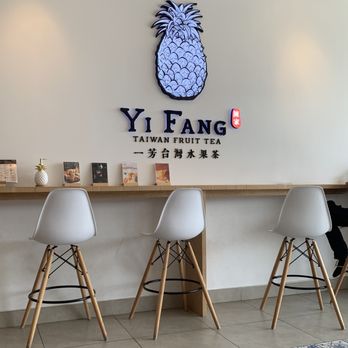 Yifang Taiwan Fruit Tea - Counter seating - Bubble Tea Near Me - Edison, New Jersey