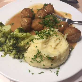 Ikea Restaurant & Café - Swedish meatball plate (minus a meatball and bite of potato bc once again, I bit without pic!) - Scandinavian Near Me - Berlin, BE