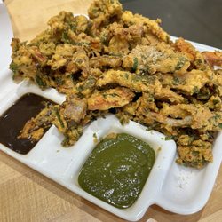 Neehee's Troy, Michigan - VEGETABLE PAKODA - generous portion of vegetables
