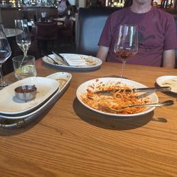No one picked up out empty plates or empty drinks . Come on Joey! Do better ! No one picked up out empty plates or empty drinks . Come on Joey! Do better !