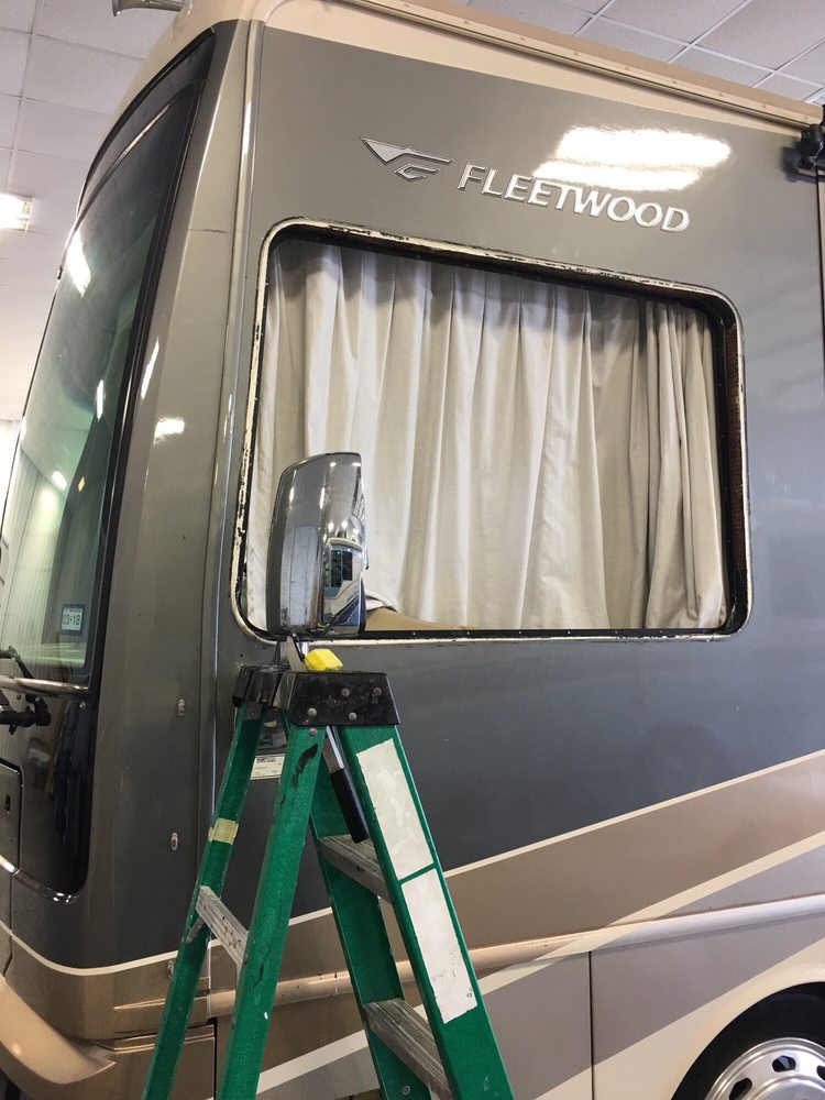 RV FOG DR 2210 Dodge Ave, Searcy, Arkansas Windshield Installation