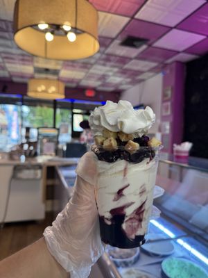 MIKEY'S SOFT SERVE / SMASHED BURGERS AND FRIES by null