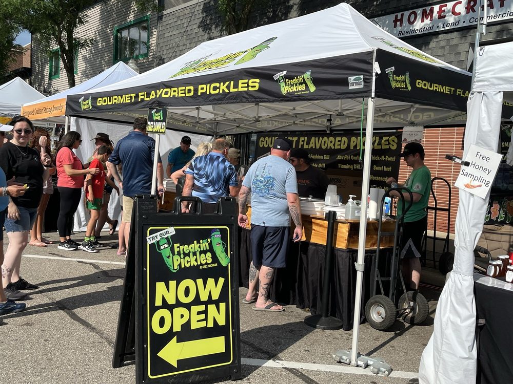 Freakin’ Pickles Logo