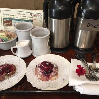 Cameo Heights Mansion - The "PRE-breakfast" tray - Bed & Breakfast Near Me - Touchet, Washington