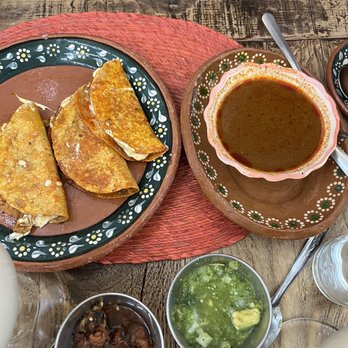 Birriería Las 9 Esquinas - Quesabirria tacos and a side of Birria broth to dip your tacos. Deliciousness - Jaliscan Near Me - Guadalajara, JAL Birriería Las 9 Esquinas - Quesabirria tacos and a side of Birria broth to dip your tacos. Deliciousness - Jaliscan Near Me - Guadalajara, JAL