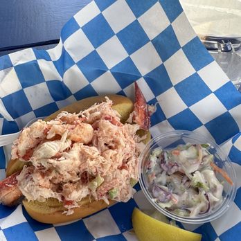 Hooked - Lobstah roll! - Seafood Near Me - Montauk, New York