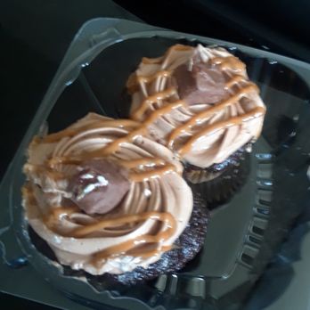 AmazCakes - Snickers cupcakes! - Cupcakes Near Me - Chicago, Illinois