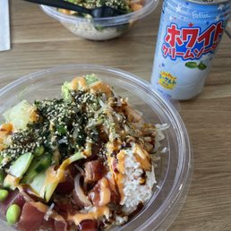 Brown rice with tuna and spicy crab. Seaweed salad, edamame, cucumber. Topped with volcano & eel sauce Brown rice with tuna and spicy crab. Seaweed salad, edamame, cucumber. Topped with volcano & eel sauce