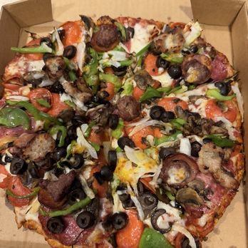 Mountain Mike's Pizza - The Everest in a small definitely didn't scimp out on toppings. Crust was nice a crisp. - Chicken Wings Near Me - Henderson, Nevada Mountain Mike's Pizza - The Everest in a small definitely didn't scimp out on toppings. Crust was nice a crisp. - Chicken Wings Near Me - Henderson, Nevada