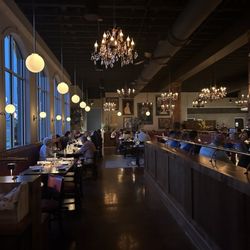 Chuck’s Fish - Interior