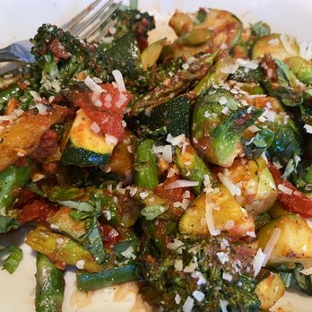 Barefoot Cafe - harvest vegetable plate is incredible. And my perfectly cooked!  sun-dried tomato sauce super yummy. Parmesan (optional) - Bars Near Me - Fairfax, California